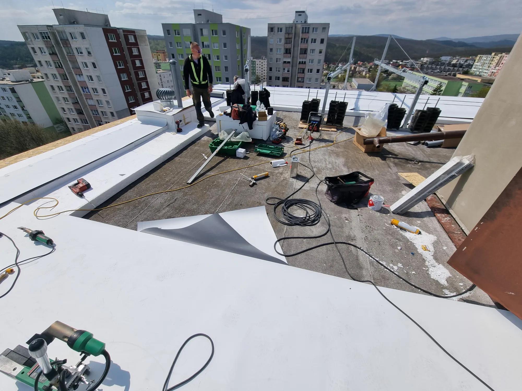 Zateplenie a hydroizolácia strešného plášťa, BD Zombova, Košice