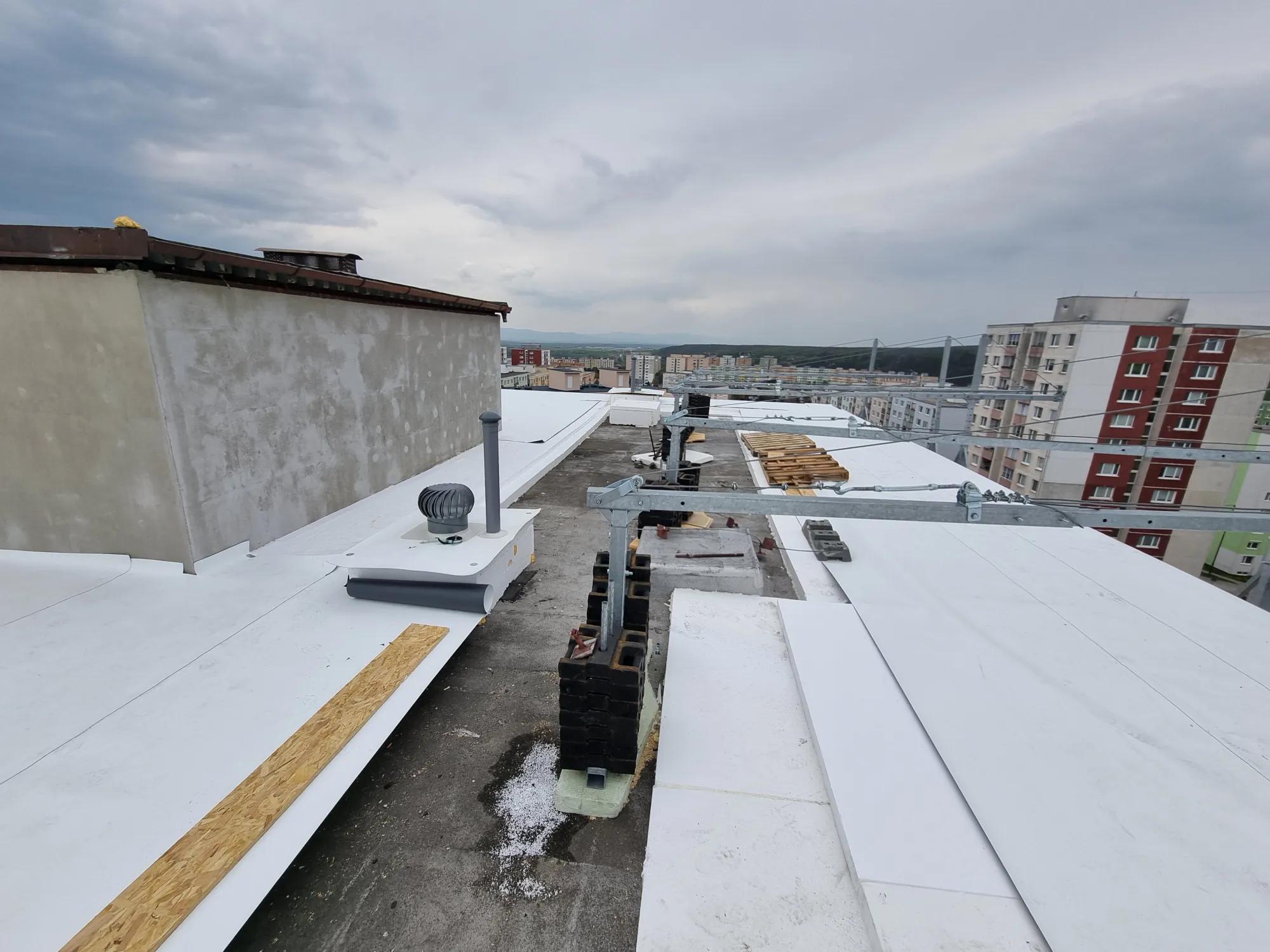 Zateplenie a hydroizolácia strešného plášťa, BD Zombova, Košice