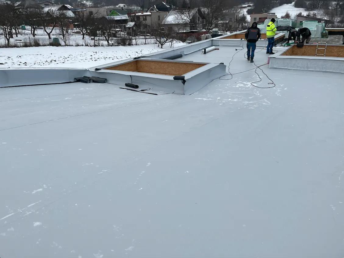 Zateplenie a hydroizolácia strešného plášťa mPVC, RD Ruská Nová Ves